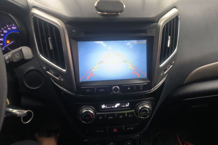 长安CS15 2016款 1.5L 手动时尚版中控内饰16