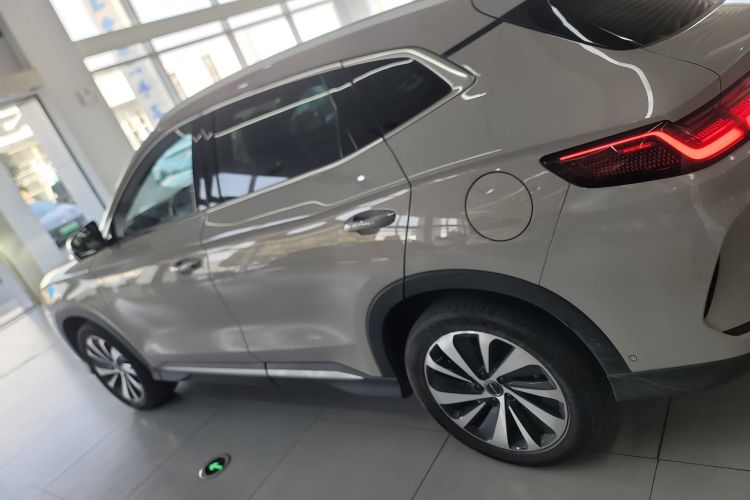 比亚迪 宋PLUS新能源 2023款 冠军版 EV 605KM 旗舰PLUS车身外观4