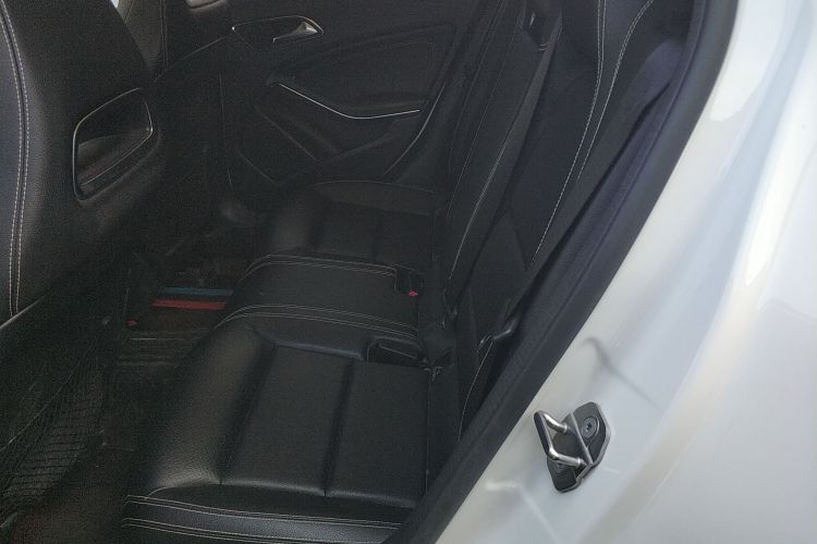 奔驰GLA 2019款 GLA 200 动感型中控内饰21