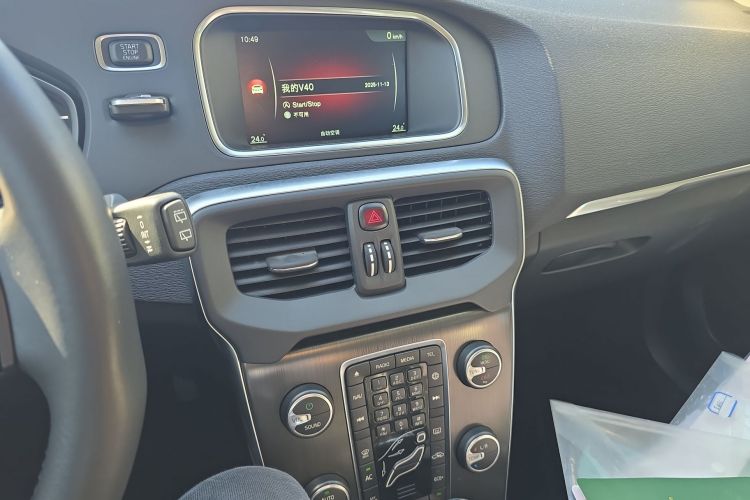 沃尔沃V40 2016款 T3 智逸版中控内饰16