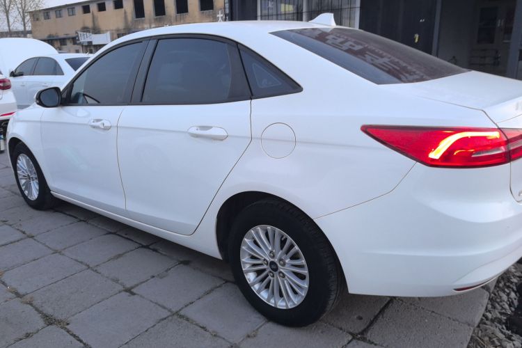 福特 福睿斯 2015款 1.5L 手动舒适型车身外观4