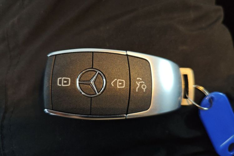 奔驰A级 2022款 改款 A 200 L 运动轿车动感型中控内饰7001