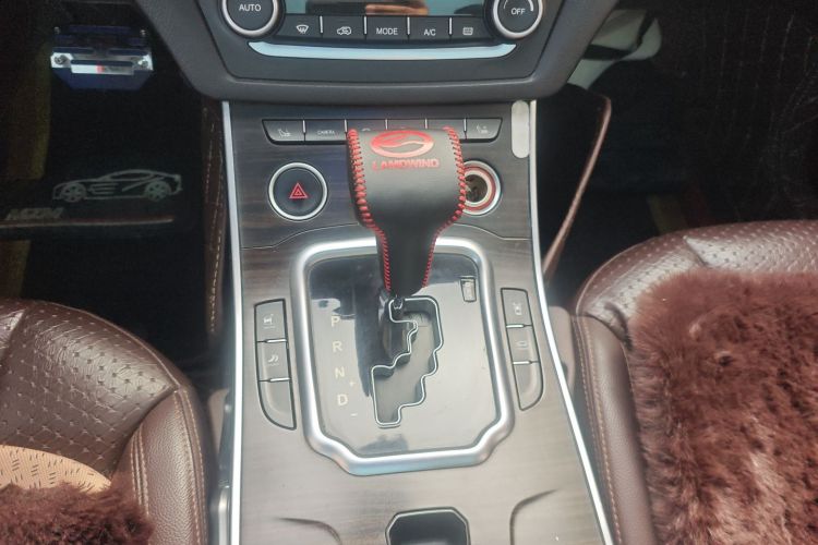 陆风X7 2015款 2.0T 全景尊贵版中控内饰18