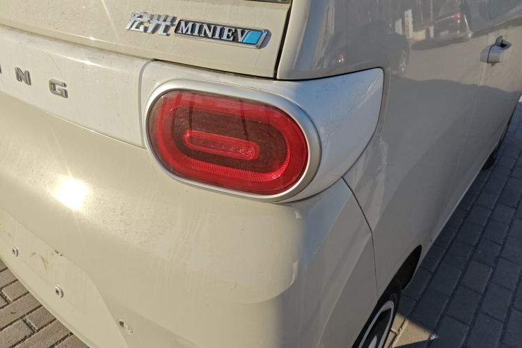 五菱汽车 宏光MINIEV 2024款 第三代 215km 青春版车身外观9