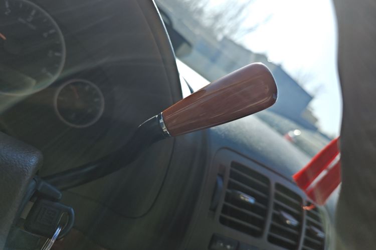 别克GL8 2006款 陆尊 3.0L CT 舒适版中控内饰18