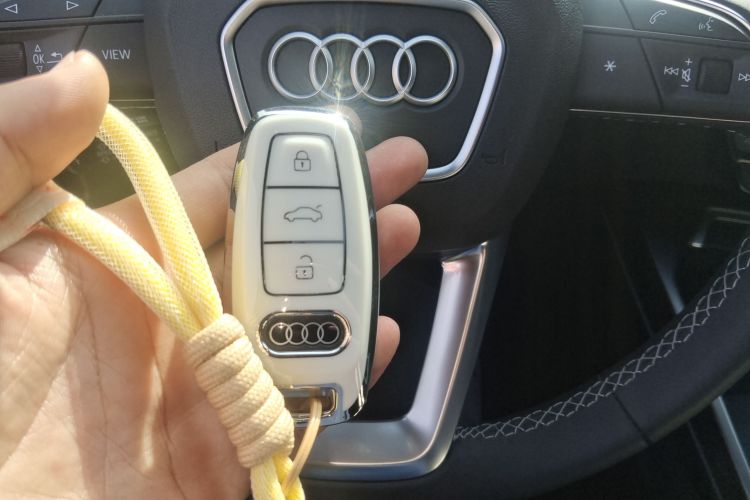 奥迪A3 2025款 A3L Limousine 35TFSI 飞驰尊享型中控内饰7001