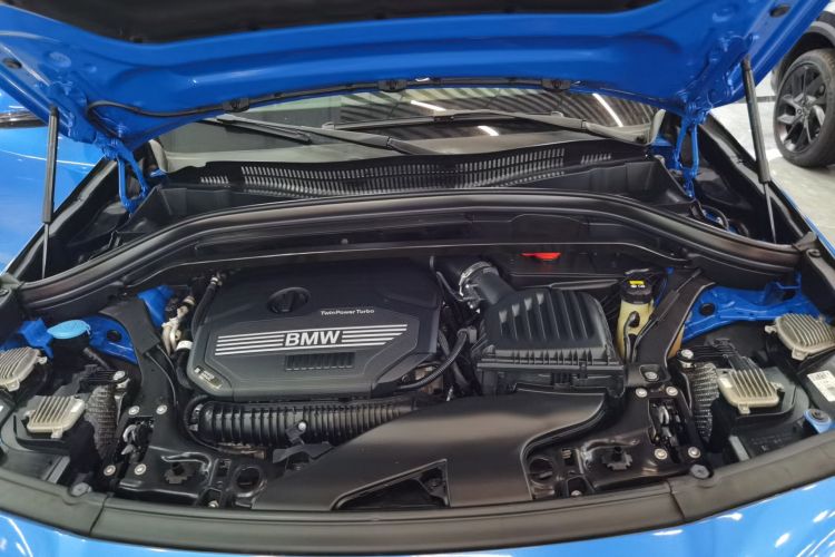 宝马X2 2020款 sDrive25i 领先型M运动套装机舱底盘24