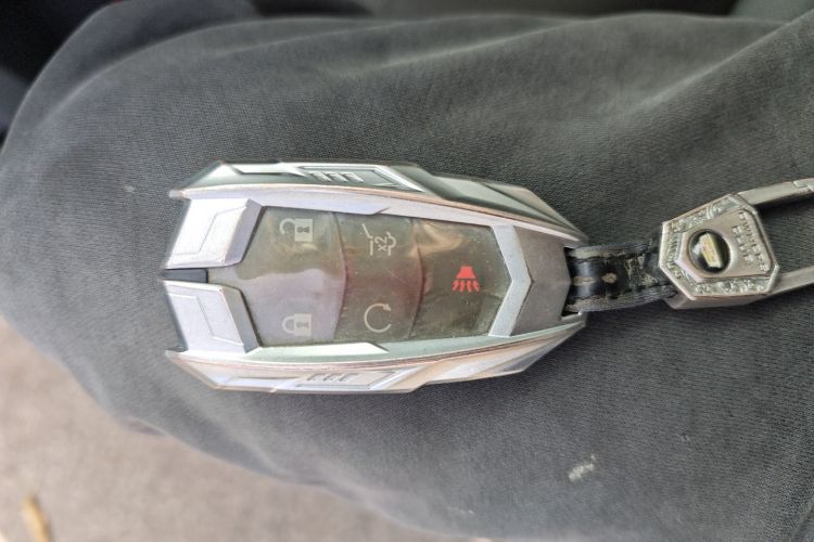 凯迪拉克XT5 2016款 28T 四驱豪华型中控内饰11