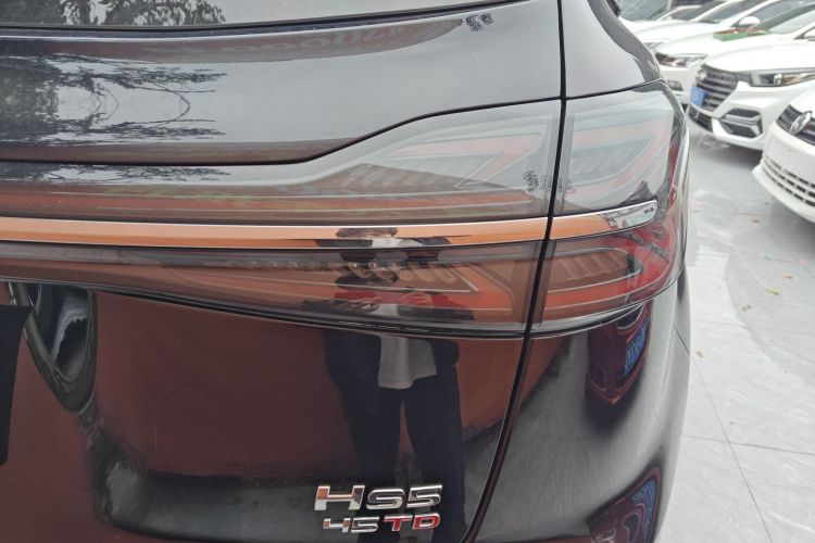 红旗HS5 2023款 2.0T 四驱旗享Pro版车身外观6006