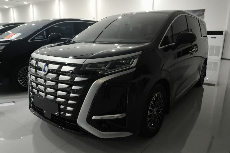 腾势D9 2022款 DM-i 970 四驱尊荣型车身外观1