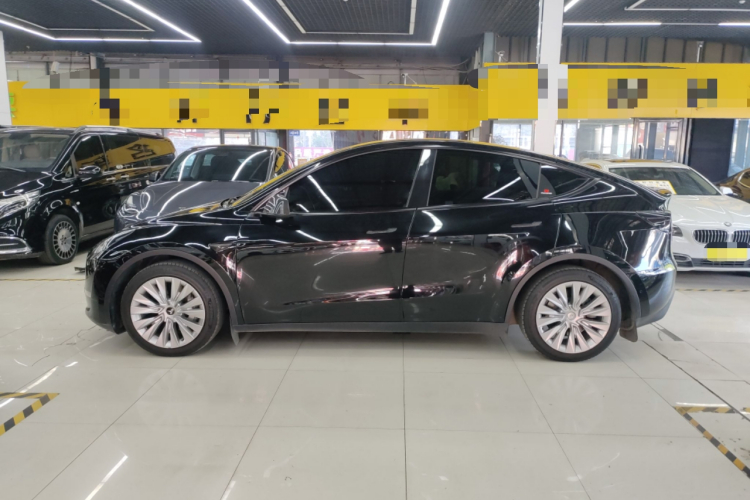特斯拉 Model Y 2022款 改款 后轮驱动版车身外观4
