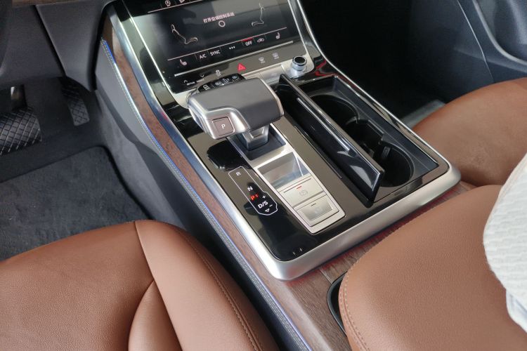 奥迪Q7 2024款 45 TFSI quattro S line黑武士型中控内饰18