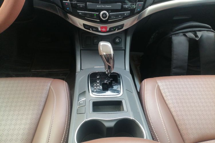 比亚迪S7 2016款 2.0T 自动尊贵型Plus中控内饰18