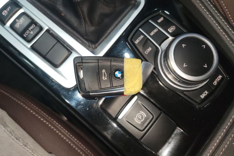 宝马1系 2021款 改款 125i M运动曜夜版中控内饰7001