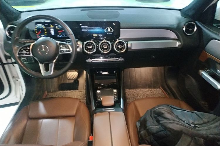 奔驰GLB 2023款 GLB 200 动感型局部细节16