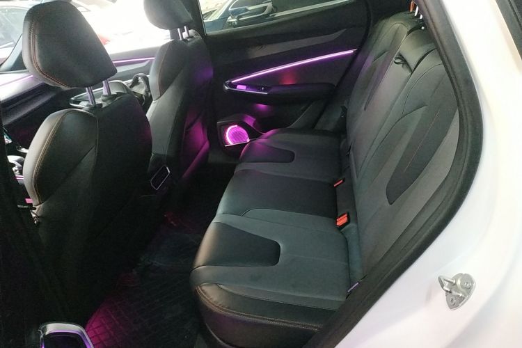 吉利汽车 2023款 博越COOL 1.5TD 智慧型中控内饰7004