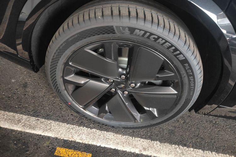 理想汽车 理想L9 2025款 Ultra 智能焕新版车身外观6008