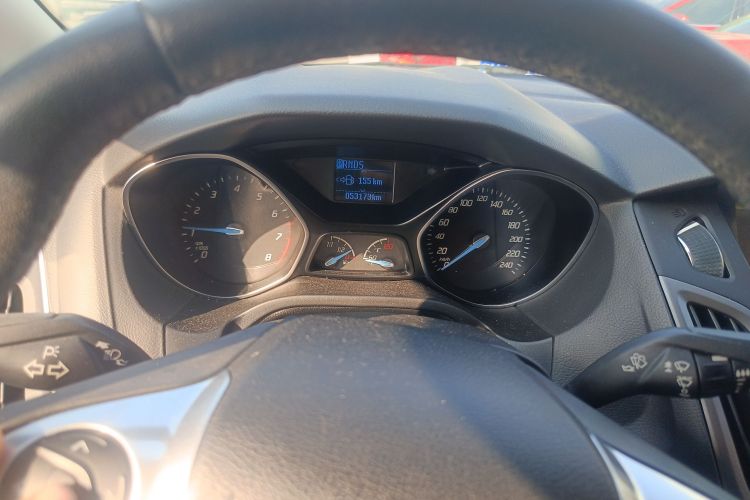 福特 福克斯 2012款 三厢 1.6L 自动风尚型中控内饰14