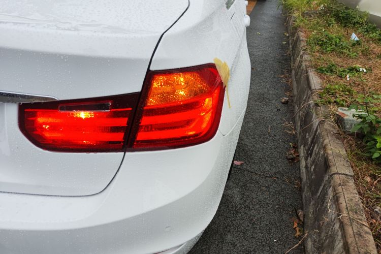 宝马3系 2013款 320Li 时尚型车身外观9