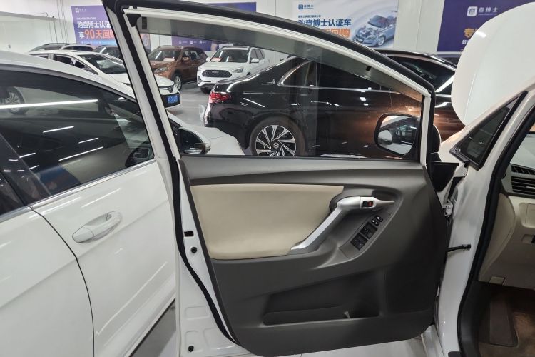 丰田 逸致 2014款 星耀 180G CVT舒适版中控内饰7007