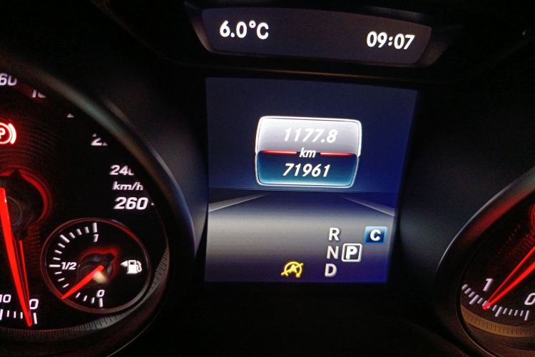 奔驰CLA 2019款 CLA 200 时尚型中控内饰15