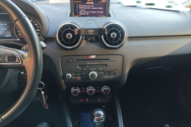 奥迪A1 2014款 30 TFSI Sportback舒适型中控内饰16