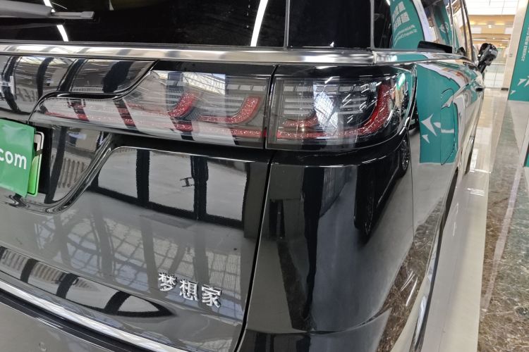 岚图汽车 岚图梦想家 2022款 0碳版 家+续航包 605km车身外观9