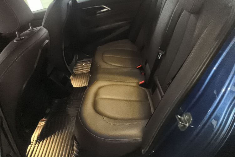 宝马1系 2020款 120i M运动套装中控内饰7004