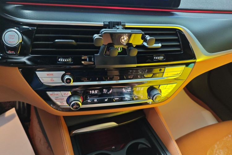 宝马5系(进口) 2022款 530i M运动套装中控内饰16