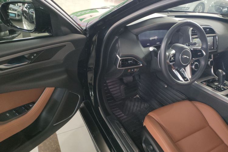 捷豹XEL 2022款 2.0T 250PS R-DYNAMIC S进取运动版中控内饰7003