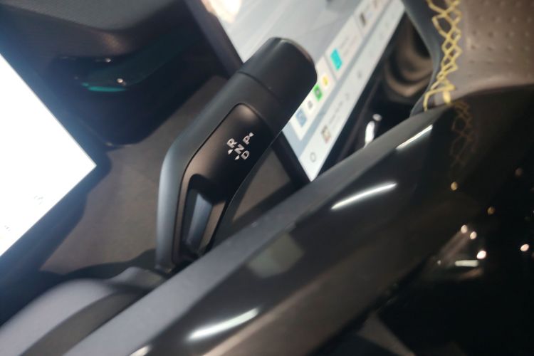 领克08 EM-P 2023款 120km 长续航Halo局部细节18