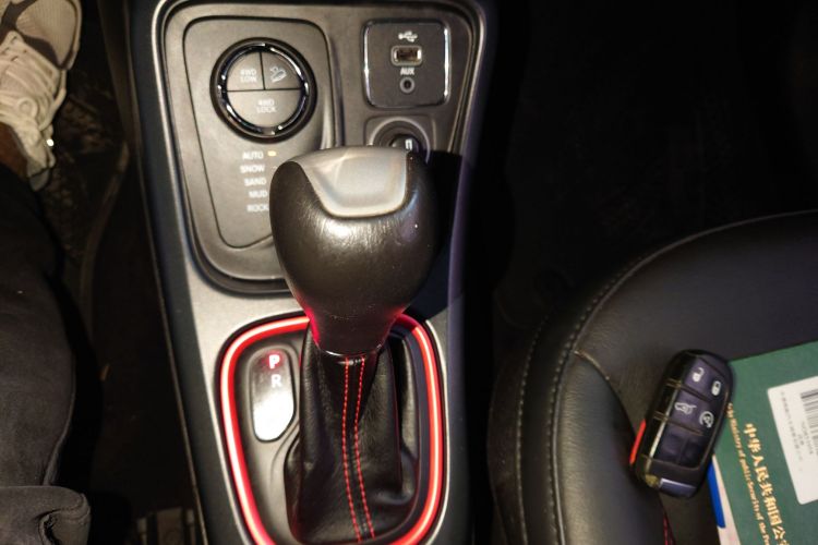 Jeep 指南者 2017款 200TS 自动高性能四驱版中控内饰18