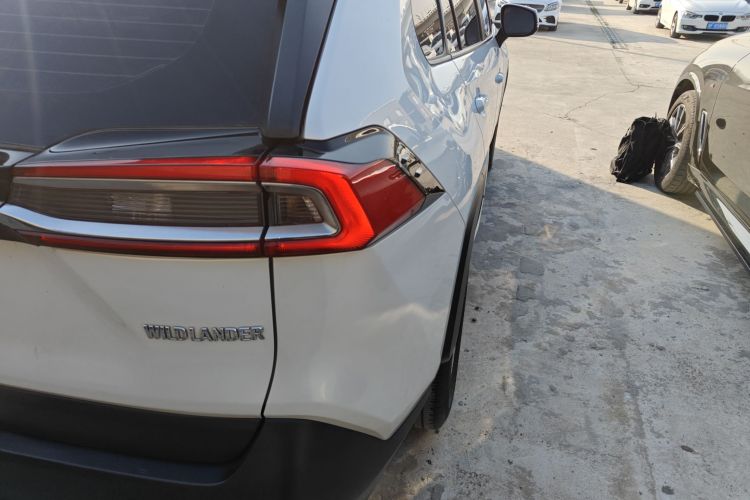 丰田 威兰达 2022款 改款 2.0L CVT两驱领先版车身外观9