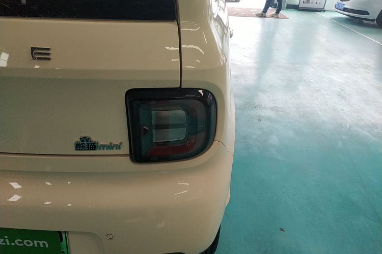 吉利银河 熊猫 2025款 210km 元气熊车身外观9