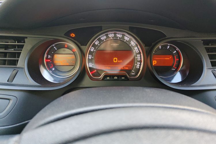 雪铁龙C5 2014款 1.6T 自动尊贵型中控内饰15