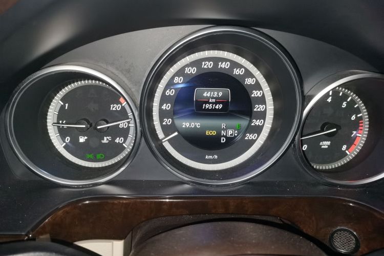 奔驰E级 2014款 E 260 L 豪华型中控内饰15