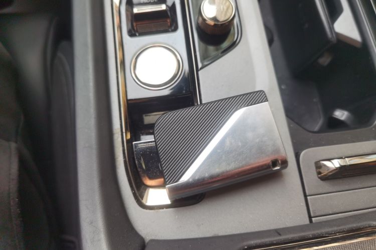 领克09 EM-P 2021款 2.0T PHEV Ultra 六座中控内饰11