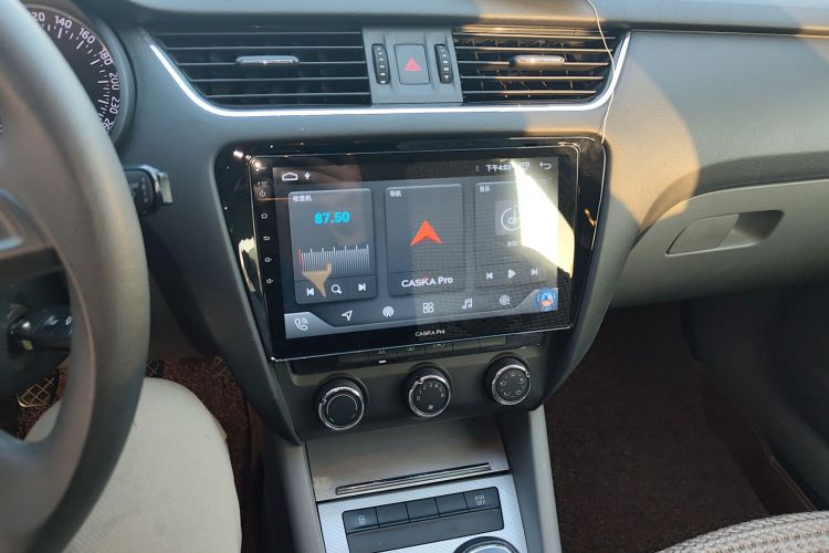 斯柯达 明锐 2015款 1.6L 手动逸杰版中控内饰16