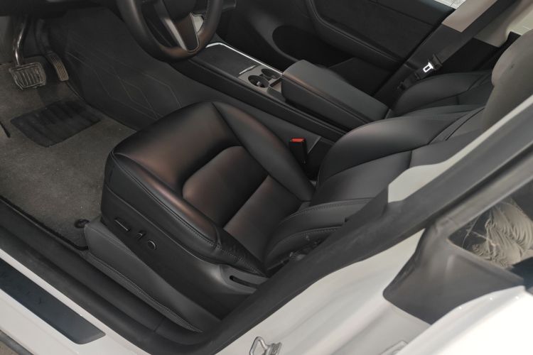 特斯拉 Model Y 2022款 改款 后轮驱动版中控内饰19