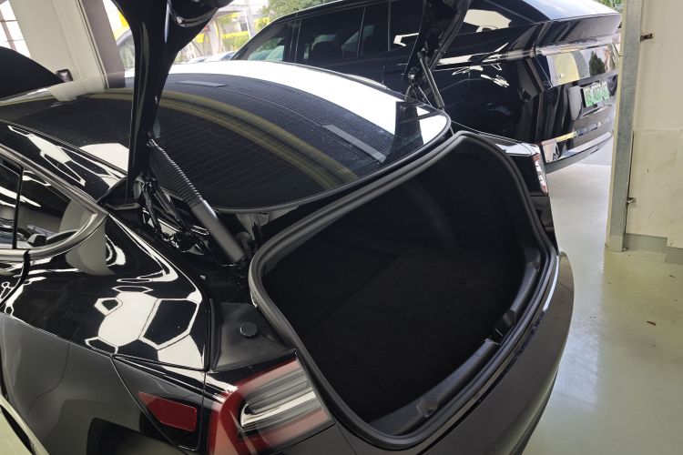 特斯拉 Model 3 2022款 后轮驱动版中控内饰23