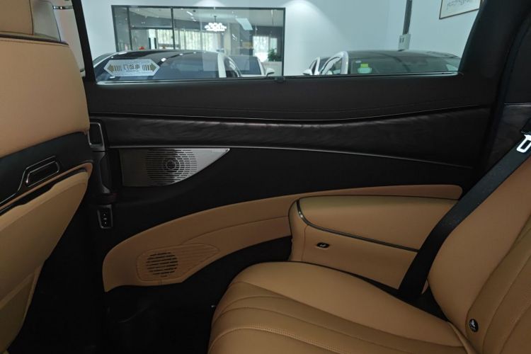 腾势D9 2024款 DM-i 1050 尊享型中控内饰45