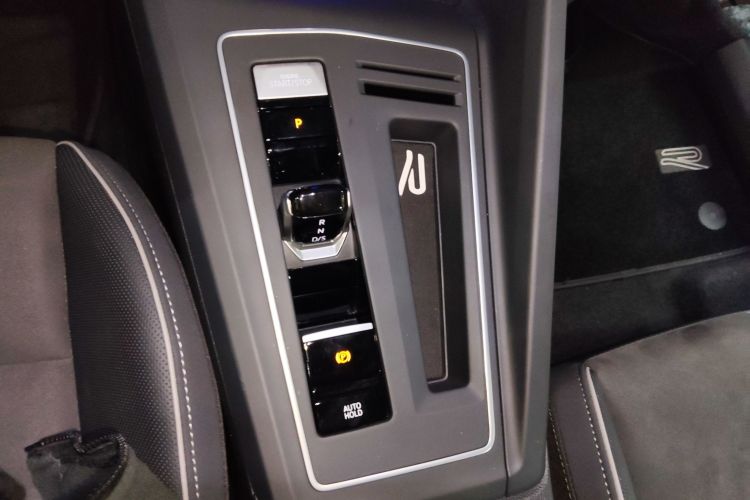 大众 高尔夫 2023款 改款 280TSI DSG R-Line中控内饰18