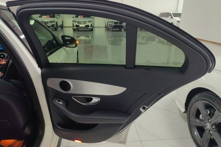 奔驰C级 2019款 C 260 运动版中控内饰45