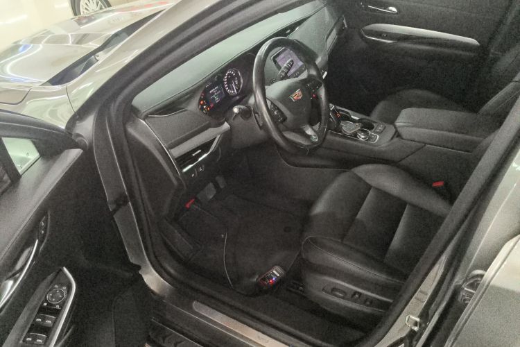 凯迪拉克XT4 2018款 28T 两驱领先型中控内饰7003