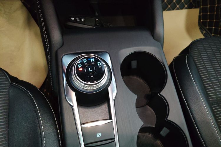 福特 福克斯 2021款 两厢 EcoBoost 180 自动锋潮型局部细节18