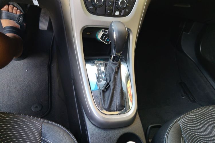 别克 英朗 2014款 XT 1.6L 自动时尚版中控内饰18