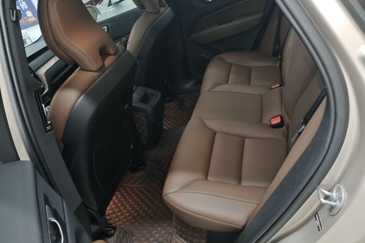 沃尔沃XC60 2025款 B5 四驱智远豪华版中控内饰7004