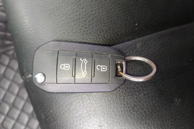 标致408 2014款 1.8L 自动豪华版中控内饰11