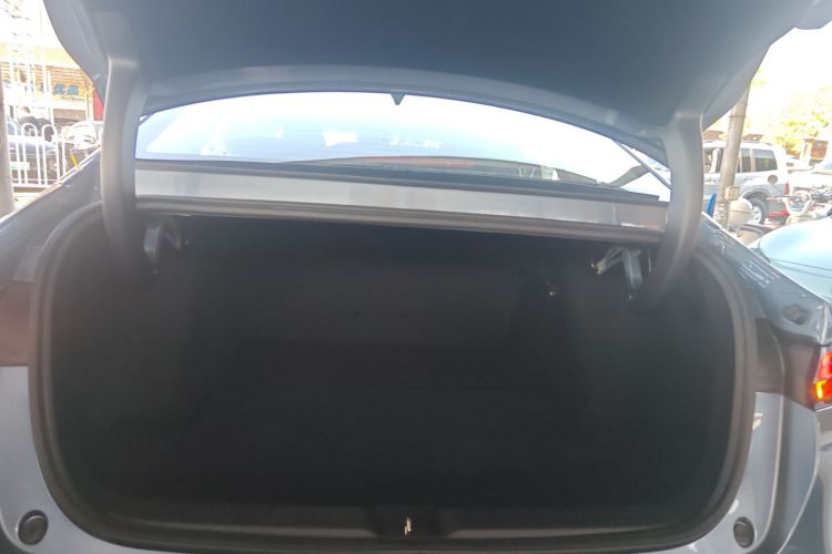 小鹏P5 2024款 500智行版机舱底盘23