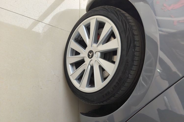 特斯拉 Model 3 2019款 标准续航后驱升级版车身外观6008